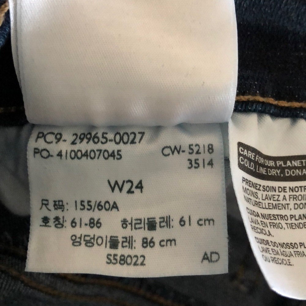 NWOT! - LEVI’S High-Rise MIDI Denim Shorts - Picture 5 of 6